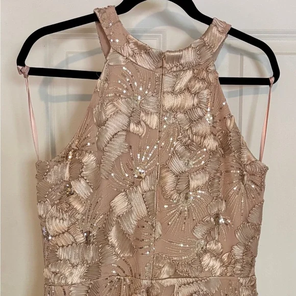 Betsy & Adam
Sequin floral
Champagne/Gold - Picture 9 of 12